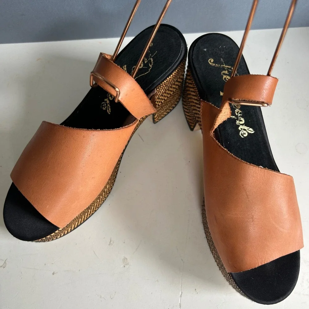 Free People Y2K Platform Sandals Size 38 Retro Boho Tan Leather Block Heel Spain